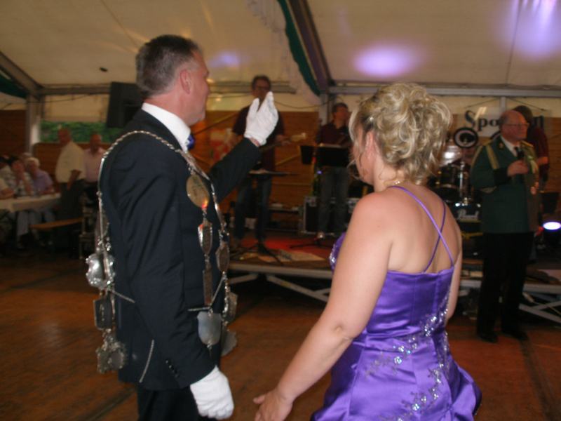 kirmes_sonntag_koenigsball28062009_021.jpg