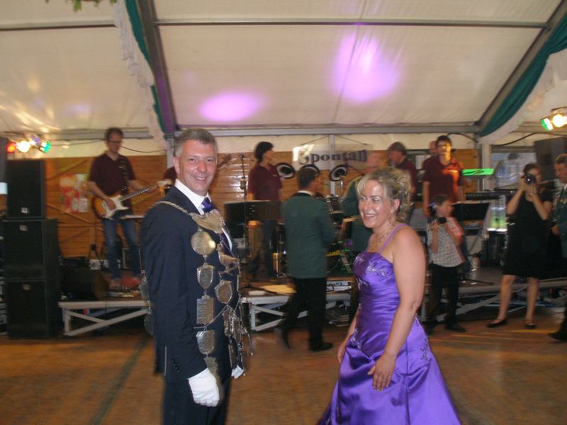kirmes_sonntag_koenigsball28062009_022.jpg